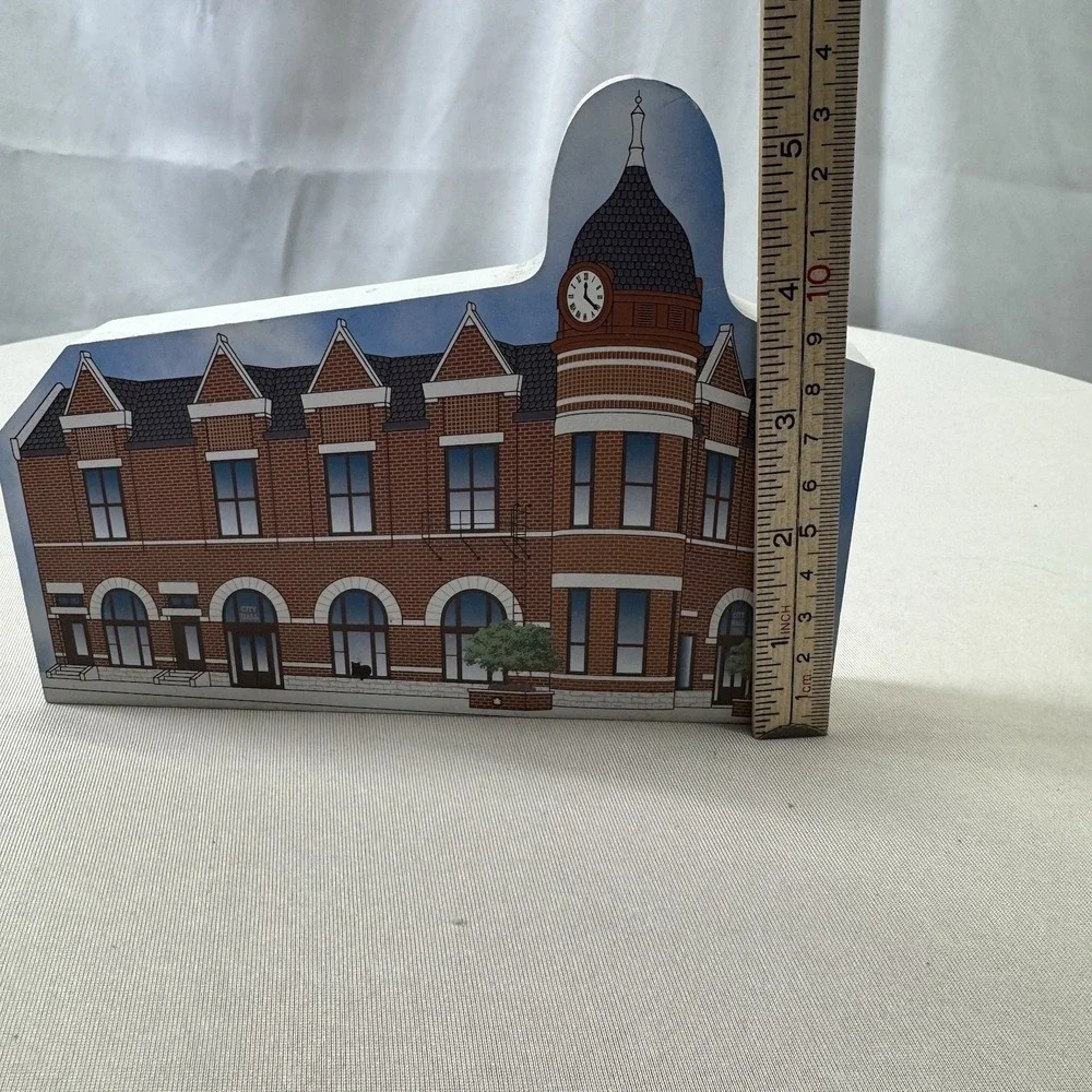2014 Cats Meow Hiawatha Town Clock Shelf Sitter‎